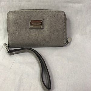 Michael Kors Leather Wallet Wristlet 💯Authentic